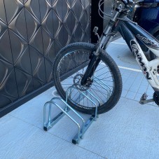aparcabiciletas rack para 3 bicis suelo