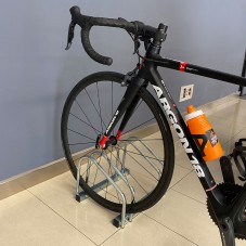 Aparca bicicletas doble para suelo Rack